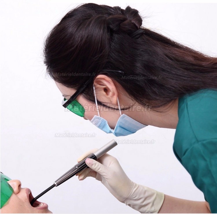 Laser désinfections photo-activées (PAD) dentaire pour désinfection canalaire dentaire